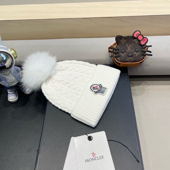 Moncler white ribbed knit beanie with pom-pom  Moncler - Picture 3 of 7